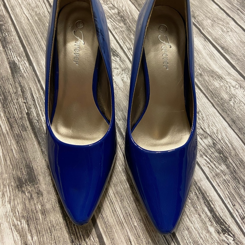 Ladies Blue Heels 6 1/2